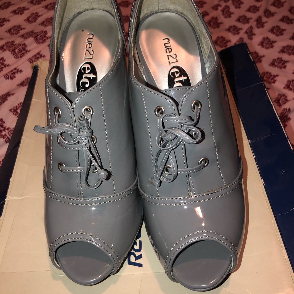 A gray shiny heel